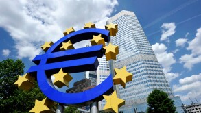 Euro sign, European Central Bank, ECB, Willy-Brandt-Platz square, financial district, Frankfurt am Main, Hesse, Germany, Europe