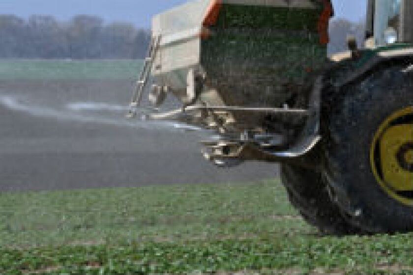 Fertiliser_fotolia_230x150