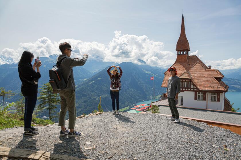 Asian tourists Europe_alamy_1June23