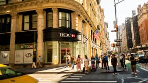 People cross in front of an HSBC bank in the Flatiron District in New York on Tuesday, September 17, 2019. (© Richard B. Levine)