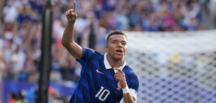 IPA86268702 - Kylian Mbappe of France celebrates after scoring a goal during the France vs. Sweden FIFA World Cup match in New York, USA, on June 30, 2026