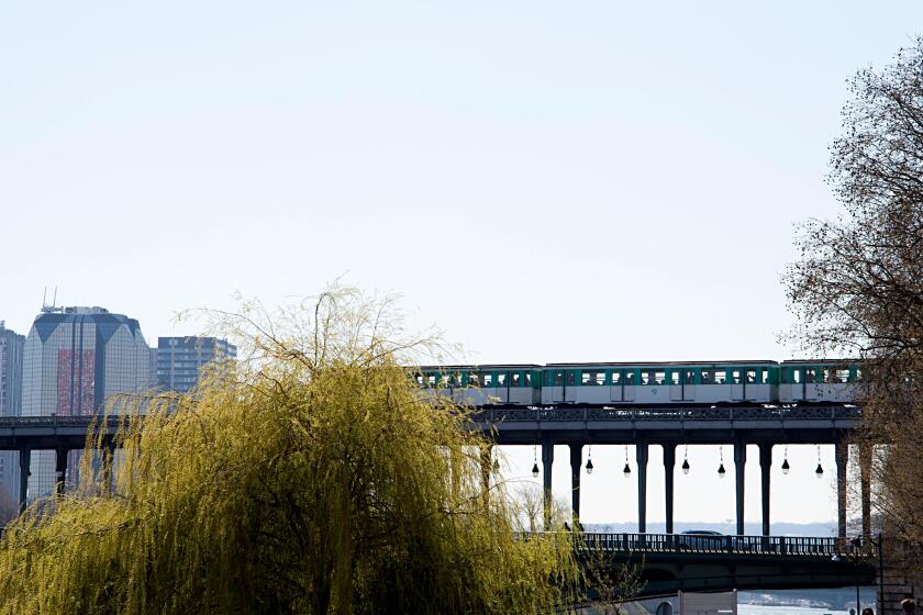 Paris metro trains_alamy_30Mar23