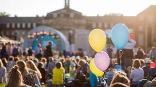 11 May 2018, Germany, Muenster: People celebrating Catholic Day enjoy the afternoon sun on Palace Square. From 09 to 13 May, the city of Muenster hosts a variety of Catholic Day events under the motto 'Search for Peace'. Photo: Rolf Vennenbernd/dpa