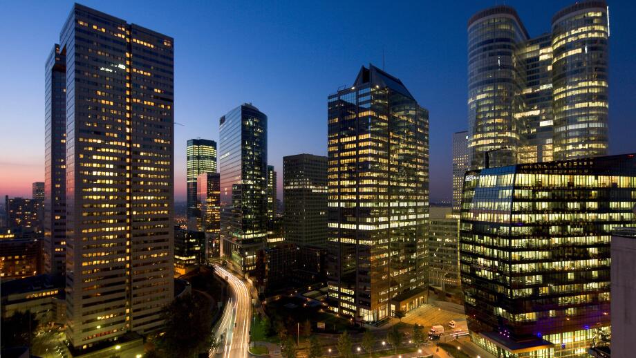 FRANCE, HAUTS DE SEINE (92), COURBEVOIE, LA DEFENSE BUSINESS DISTRICT. LEFT DESCARTES TOWER, DEXIA, EUROPLAZA, COEUR DEFENSE, EXALTIS