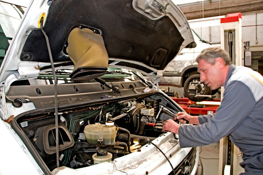 Netherlands automobiles cars garage motor engine repair reparation repairer mechanic serviceman maintenance upkeep servicing