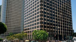 Street scene with traffic and office towers. City life outside Ernst & Young Plaza. 725 South Figueroa Street, Los Angeles, CA, USA. Aug 2019