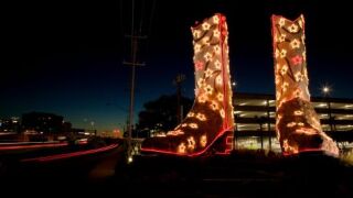 NorthStarMall Sculpture_Alamy_9October.jpg