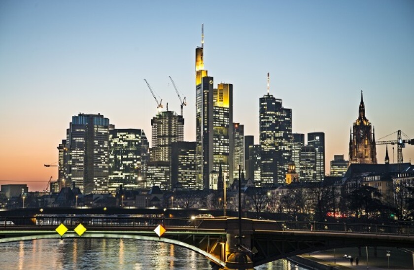 Instone_Frankfurt_skyline_2_PA_575_375