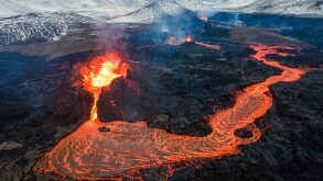 iceland-magma-as428553347.jpg