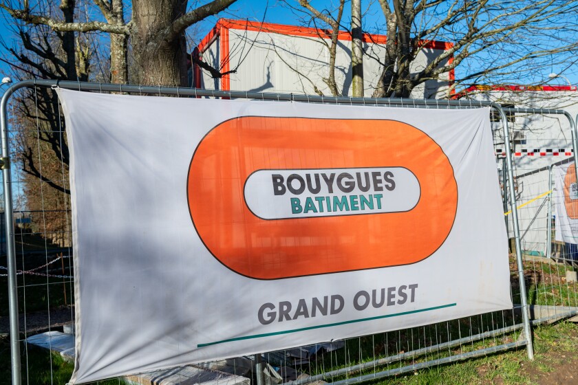 Bannière Bouygues Batiment Grand Ouest sur un chantier de const