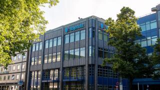 Die Zentrale der Bayerischen Landesbank am 13. Juli 2020 in Munchen. Die Landesbank gehort zu 75\% dem Freistaat Bayern und zu 25\% dem bayerischen Sparkassenverband. -- The headquarters of the BayernLB seen in Munich on July 13th 2020. (Photo by Alexande