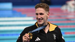 27th July 2024; Paris Olympic Games, Paris, France, Day 2; Swimming, Aquatics Centre, Arena De La Defense, Mens 400m freestyle final, Lukas Maertens of Germany receives the Gold Medal