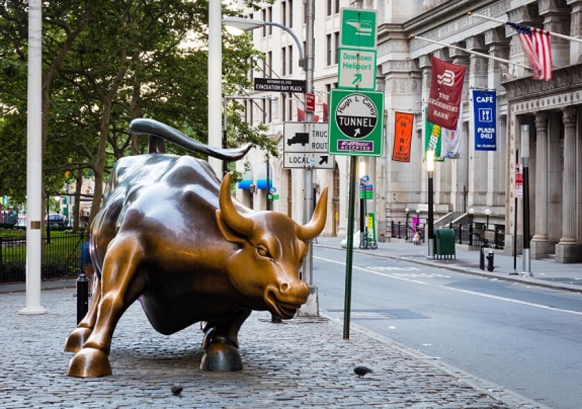 Bull Wall Street New York from Alamy 22Dec22 575x375