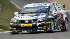 Brands Hatch, Fawkham, Longfield, UK. 5th April, 2015. Stewart Lines and Houseman Racing Toyota Avensis drives during the Dunlop MSA British Touring Car Championship at Brands Hatch. Credit:  Gergo Toth/Alamy Live News