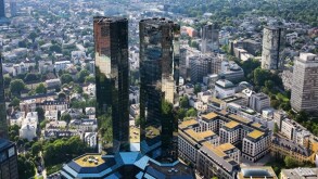 Deutsche Bank HQ Frankfurt from Alamy 30Jul25 575x375.jpg