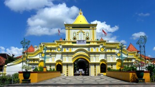Mosque in Indonesia.jpg