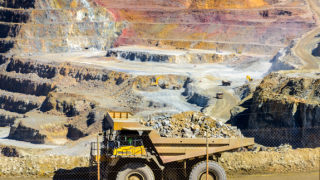 Copper mine truck Alamy 14May24.png