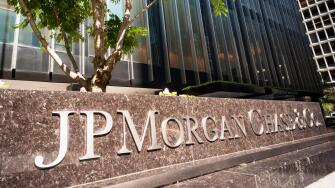 The JPMorgan Chase & Co. headquarters on Park Avenue in New York on Saturday, August 19, 2017. (© Richard B. Levine)