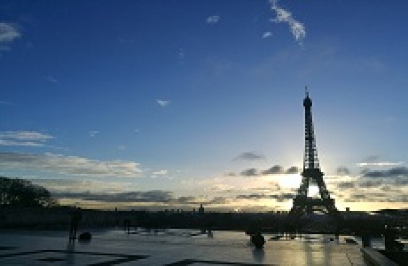 Eiffel Tower Fotolia 230