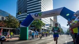 Justino Da Silva, a Brazilian national, was the winner of the 42k marathon. Seventh Edition of the CAF-Caracas Marathon on March 19, 2023