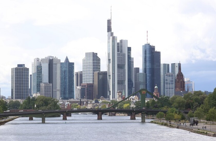 Frankfurt_skyline_3_PA_575_375