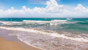 USA, Florida, Boca Raton, Beach with surf