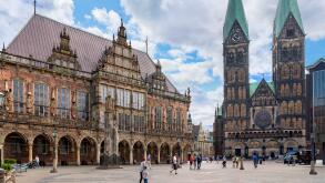 The Marktplatz with the Town Hall (Rathaus) to the left and Cathedral to the right, Bremen, Germany
