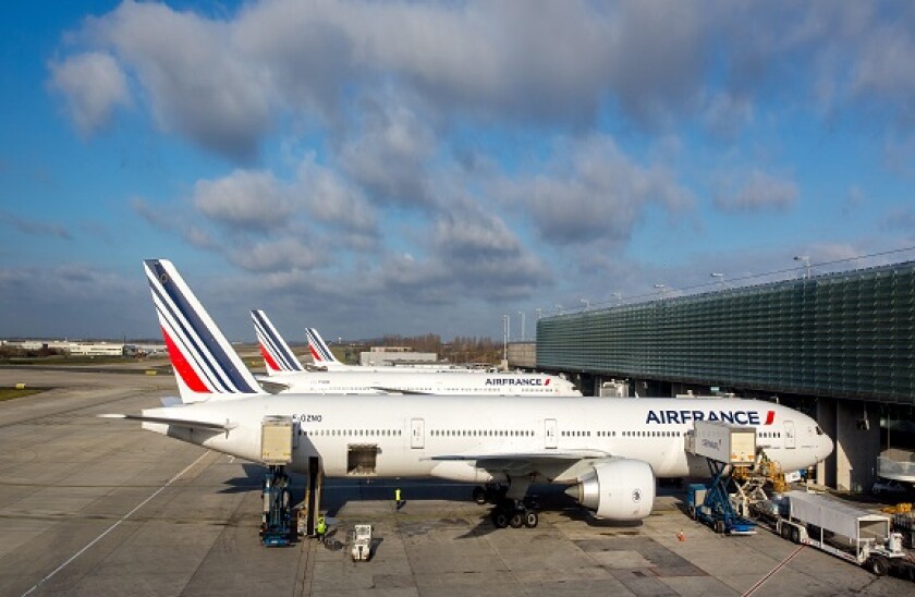 Boing 777-300ER Air France in front of Transit Hall, Charles-de-Gaulle, CDG, Le Mesnil-Amelot, Paris, Ile-de-France, France