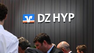 Die EXPO REAL ist die grosste internationale Fachmesse fur Immobilien und Investitionen in Europa. Sie wird seit 1998 jahrlich Anfang Oktober auf dem Gelande der Munchner Messe von der Messe Munchen GmbH veranstaltet. Foto: Messestand DZ Hyp AG, Immobilie