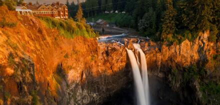 USA, Washington State, Snoqualmie. Snoqualmie Falls evening light.