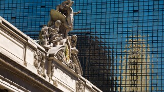 Main and statue on clock outside Grand Central Terminal railway station, in Madison Avenue, New York, America. Image shot 2009. Exact date unknown.