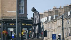 Edinburgh Scotland, UK 02 October 2023. The Sherlock Holmes statue at Picardy Place which marks the birthplace of writer Sir Arthur Conan Doyle. credi