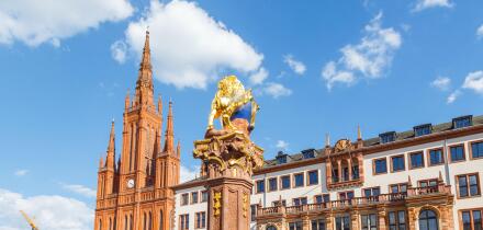 Wiesbaden, Schlossplatz. April 2017.