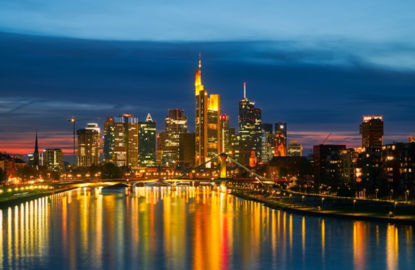 pixabay frankfurt skyline 575x375