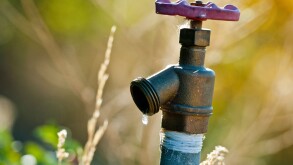 Spigot with water drop