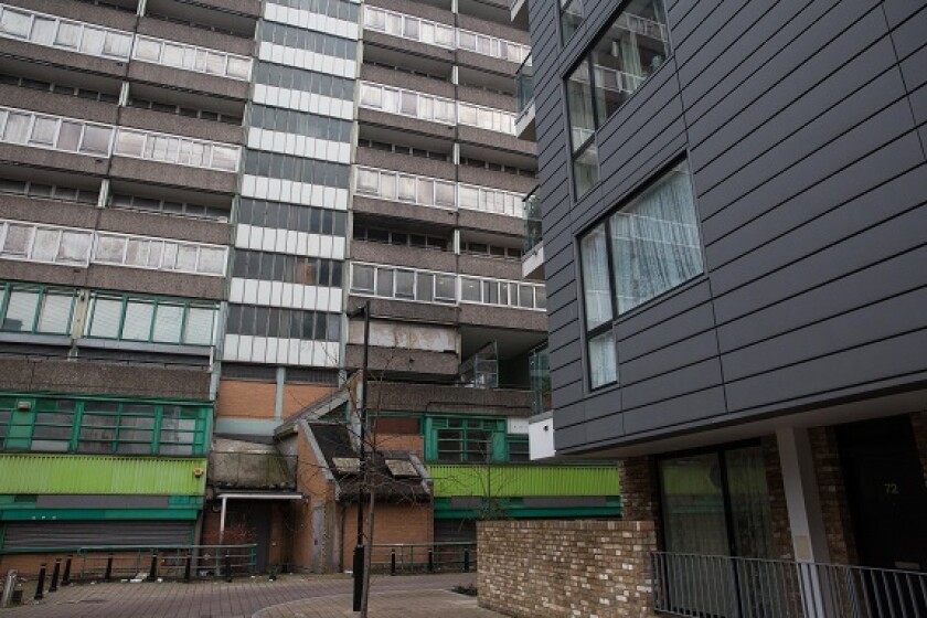 Aylesbury Estate council and HA housing from Alamy 13Jun22 575x375