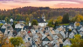 Freudenberg, Siegen-Wittgenstein, North Rhine-Westphalia, Germany. Typical timber-framed houses in the historical 'Alter Flecken' old town.