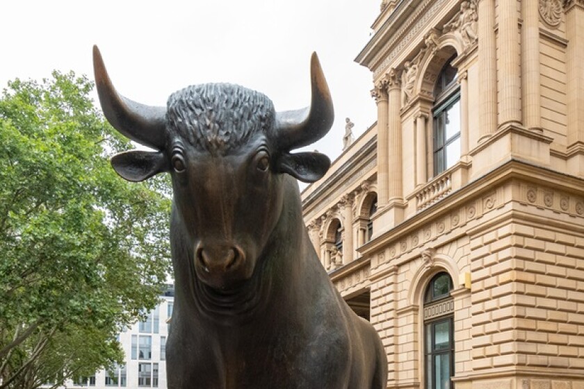 frankfurtborsebull-alamy-210725.jpg