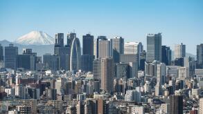 The view of the skyscrapers of Shinjuku and central Tokyo with the snow-covered peak of Mount Fuji in the distance.
