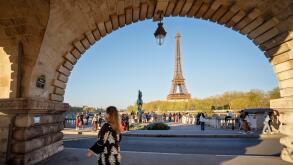 Pont Bir Hakeim Bridge
Spring
Paris, France,Europe
