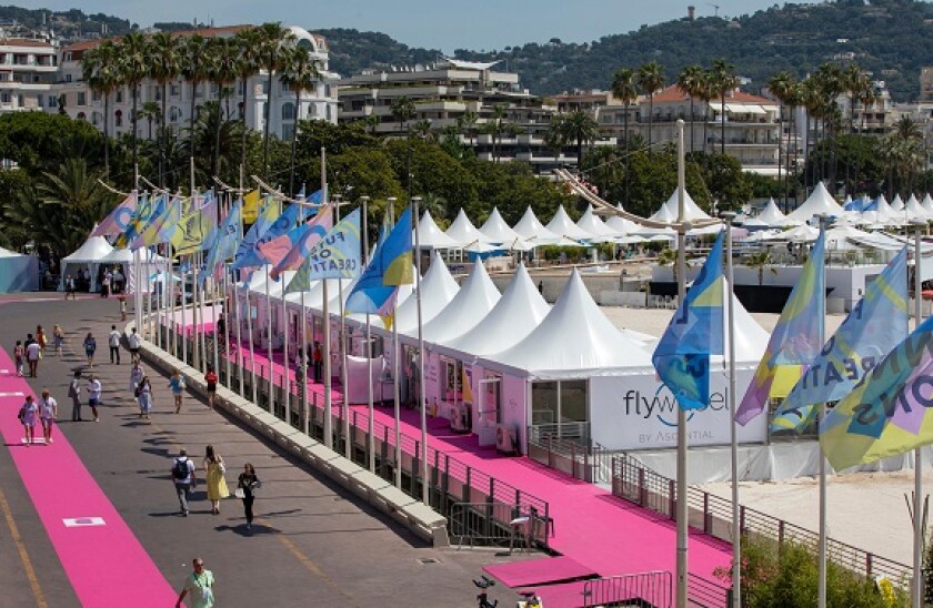 Ascential_alamy_575_375