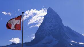 Switzerland, Valais, Cerium-weakly, Swiss, flag, Matterhorn, 4478 m, Europe, Swiss alps, flag, mast, flagpole, flagstaff, flagpole, national flag, national flag, national colours, red, white, cross, wind, blow, heaven, blue, mountain, mountain landscape,
