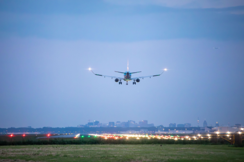 Plane landing Alamy 23May24.png