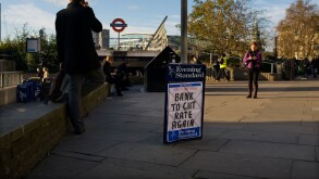 City of London Bank Rate Cuts Finance Money,City of London Evening Standard Newspaper announces Bank Rate. Image shot 12/2008. Exact date unknown.