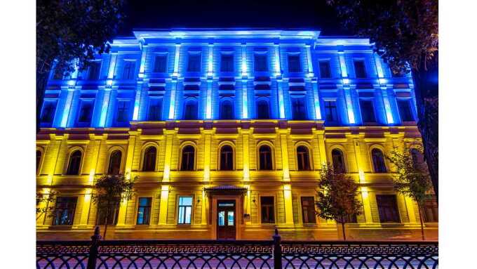 Ukrtelecom flag building 16.9.png