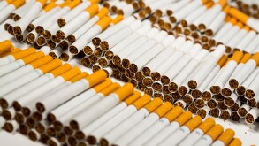 Various loose cigarettes. Marlboro, Pall Mall, Winston, Camel, Parliament, Newport, American Spirit. 