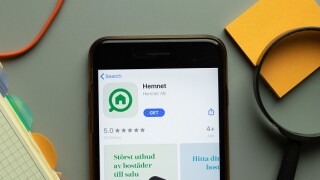 Hemnet_phone_IPO_alamy_575x375_april8.jpg