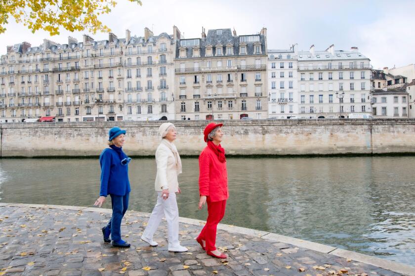 French women at Il Saint Louis, Paris