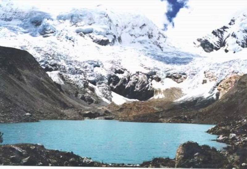 Lake Palcacocha in 2002 attrib Wikimedia commons.jpg