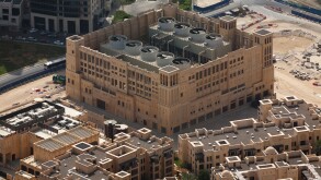 The building housing the district cooling of the "Old Town area", in Dubai (Downtown Dubai, the United Arab Emirates).